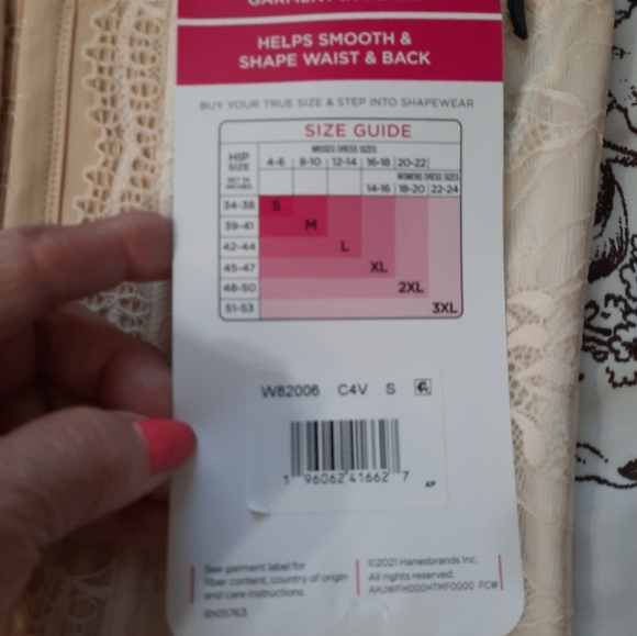 NWT Maidenform Small Lace Shapewear in Cream - Picture 3 of 16